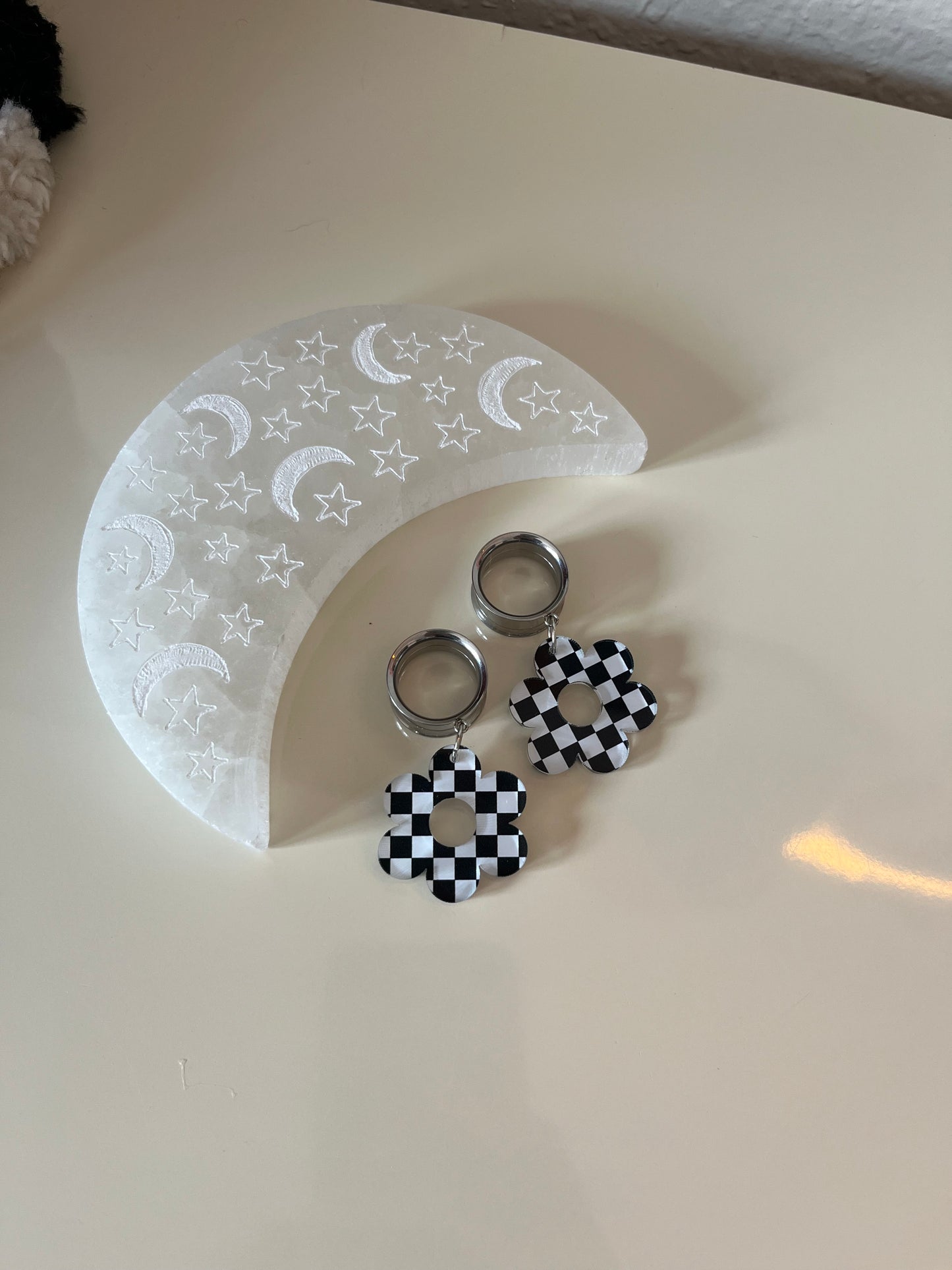 Checkered Daisy Dangle Plugs