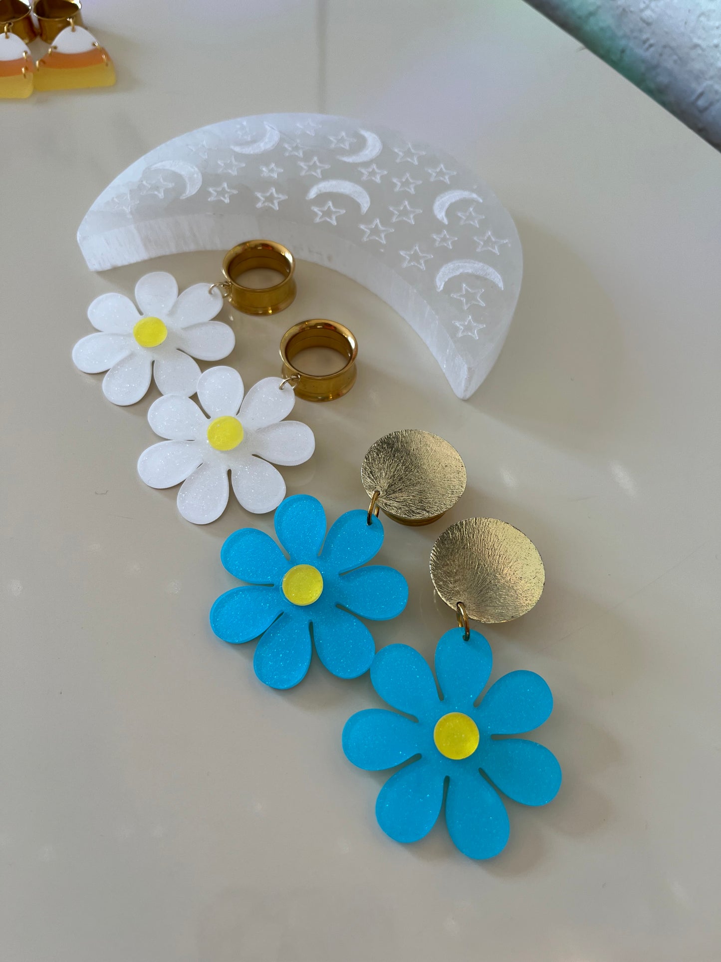 Daisy Dangle Plugs